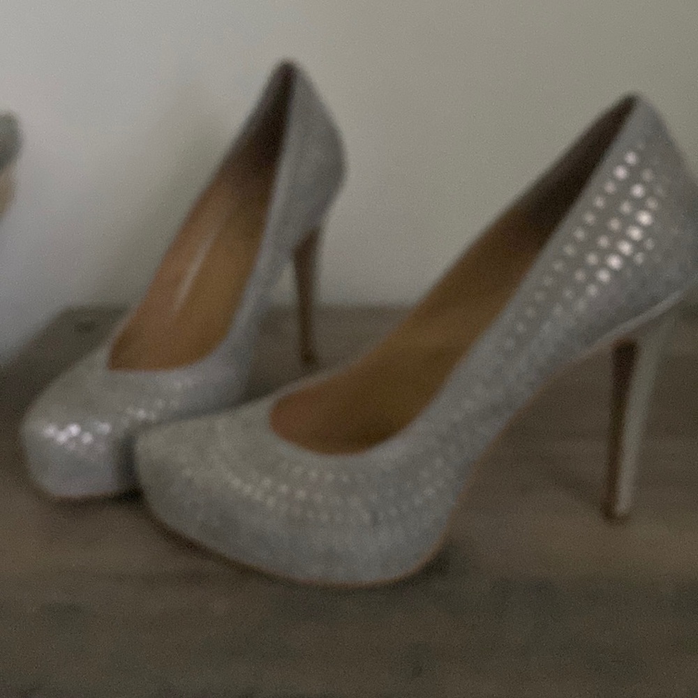 BCBG Paris 'Perdra' gray suede pointed toe perforated platform heels 7.5M